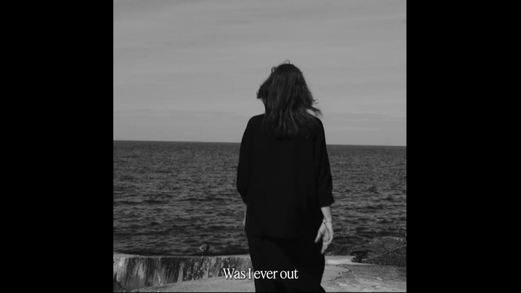 Mina Tindle et Sufjan Stevens : Duo Céleste dans &lsquo;Heaven&nbsp;Thunder&rsquo;