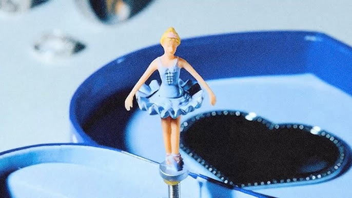 Man/Woman/Chainsaw Lève le Voile sur « Only Girl&nbsp;»