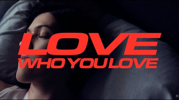 Découvrez le Single Éblouissant de Romy : « Love Who You Love&nbsp;»