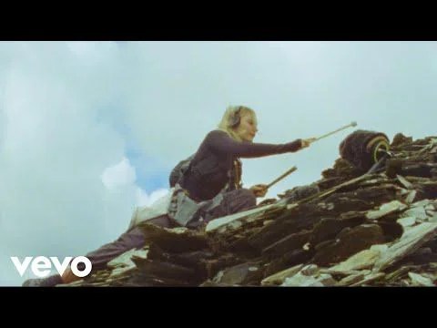 Laura Mish dévoile deux nouveaux&nbsp;singles