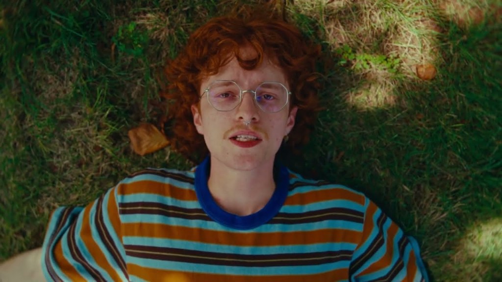 Cavetown dévoile « Big Strong Man », un nouveau single sur la masculinité et l’identité&nbsp;queer