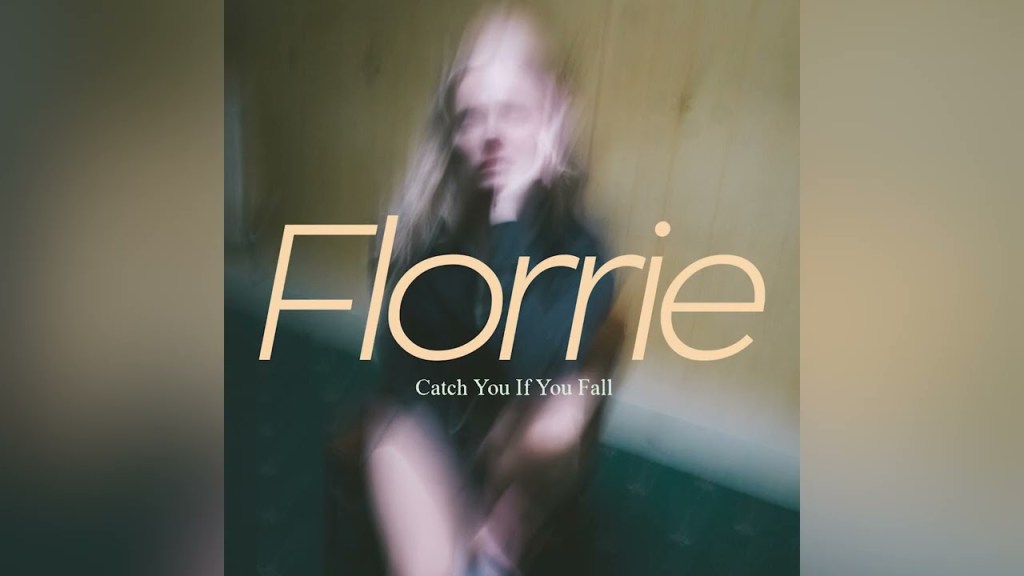 Florrie dévoile « Catch You If You Fall », une ballade intime en hommage à son oncle