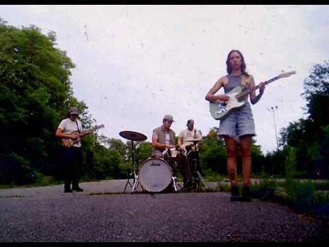 Small Pond dévoilent « Silver Coin » et annoncent leur nouvel album Soft&nbsp;Burn