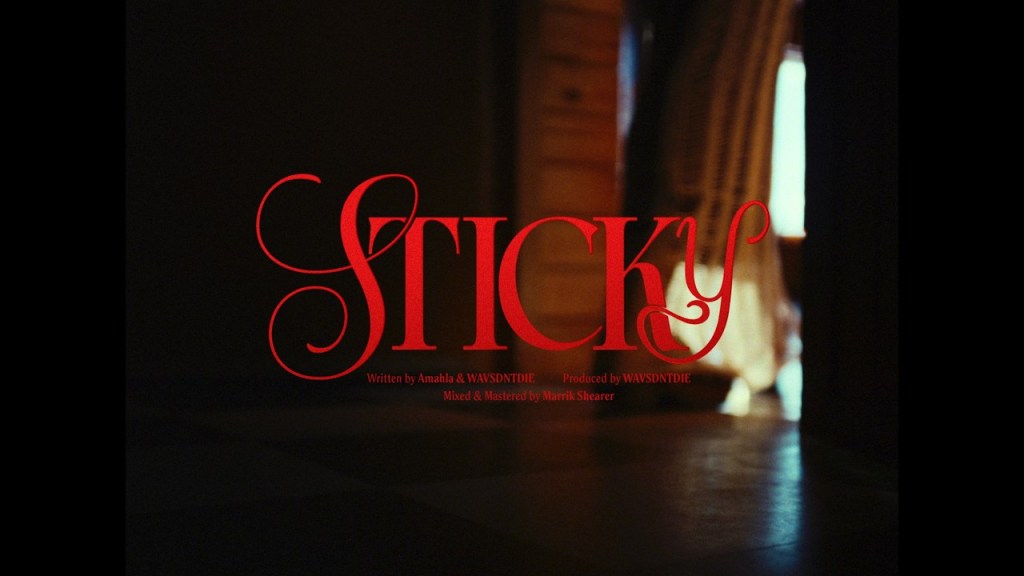 Amahla dévoile « Sticky », son nouveau&nbsp;single