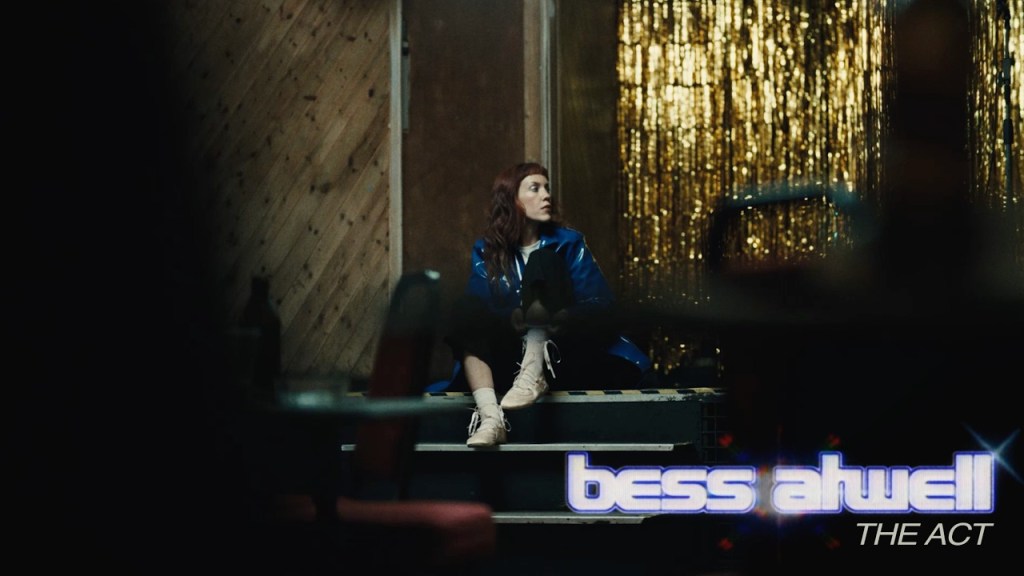 Bess Atwell dévoile « The Act » et rejoint Nettwerk