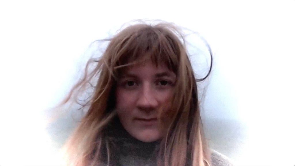 Josephine Illingworth dévoile « Who Burnt the Mountain » avec Sounds Right