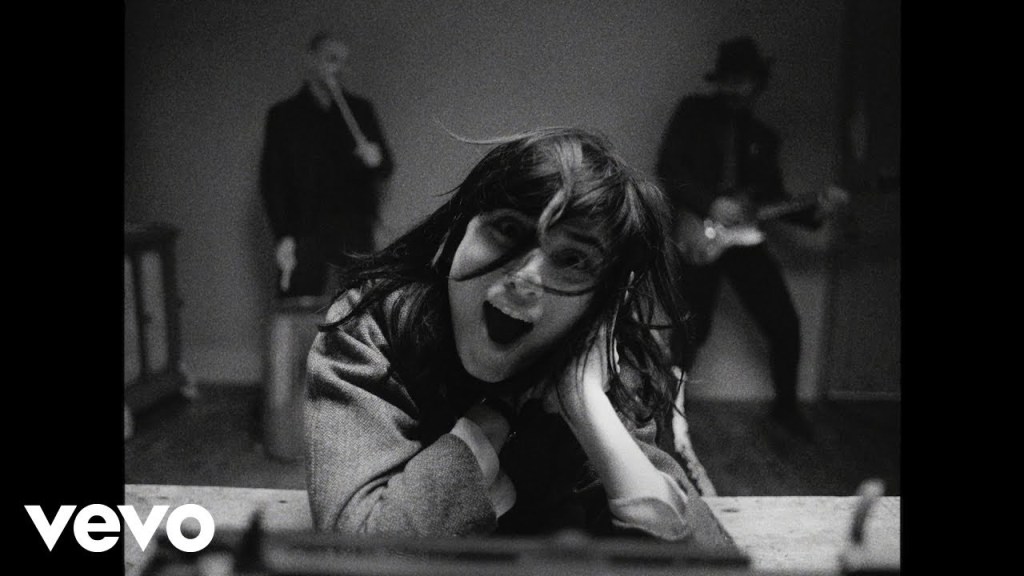 Heartworms revient avec « Guess I’m Stuck In The Dark », son premier single depuis Glutton For&nbsp;Punishment
