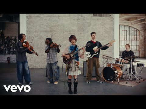 Mei Semones dévoile « 2 Hands » et son clip, nouvel extrait de Howl